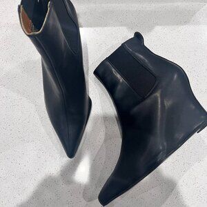 Ultra-Chic Long Pointed Wedge Booties • Seamless Covered Heel • Size 13W •